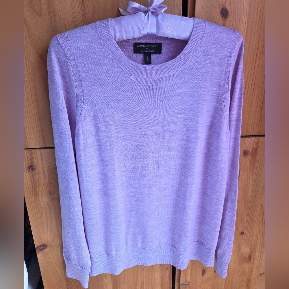 Banana Republic Women's Lilac Merino Wool Crew Neck Sweater Size Small